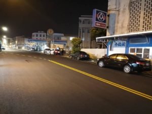 一男子帶著酒味路倒 汽車閃避不及撞上 經送醫後不治